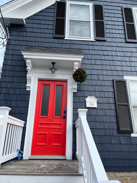 Building Photo - 35 Lincoln Ave