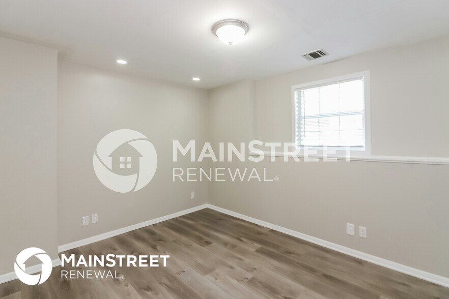 Building Photo - 306 W Sierra Dr