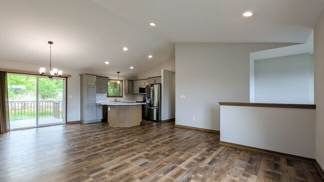 Building Photo - 4 bedroom, 3 bathroom Home