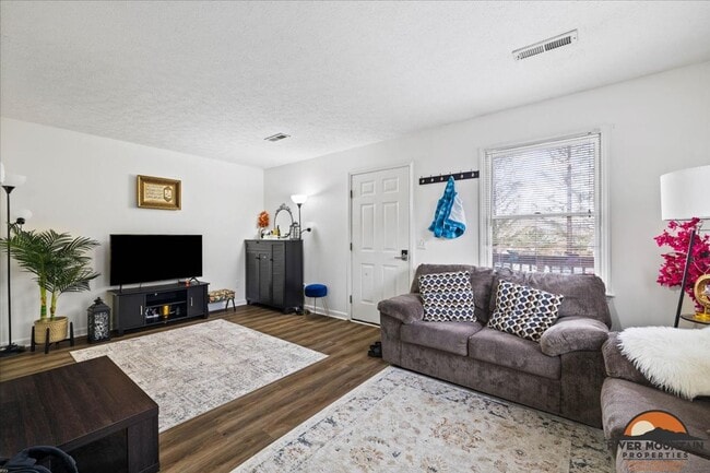 Building Photo - Two-Story Duplex in Excellent Blacksburg Location