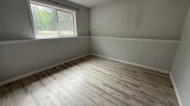 Building Photo - 20251 Eagle River Rd