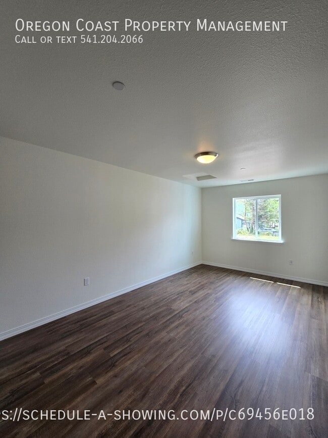 Building Photo - 4822 SW 48th Ct