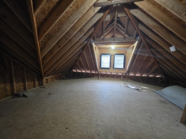 Building Photo - Spacious 4-Bedroom Home for Rent in Kings ...