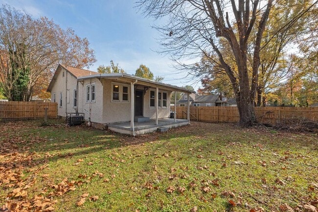 Building Photo - 1323 Columbia St