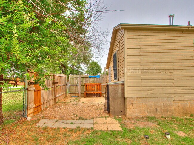 Building Photo - 7105 NW 39th St