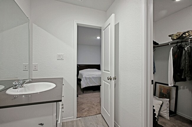 Building Photo - 5115 Schaeffer Rdg