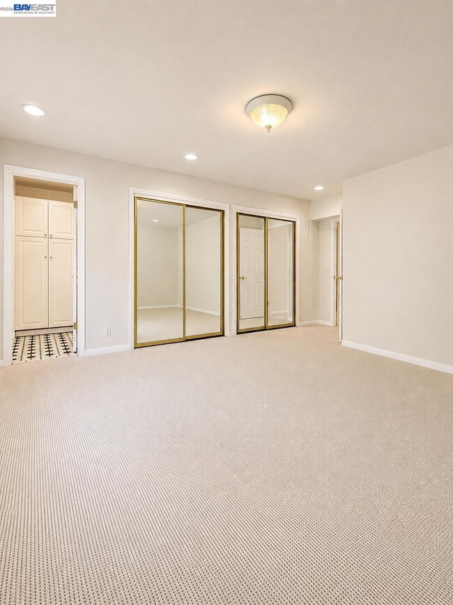Building Photo - 2516 Dos Rios Dr