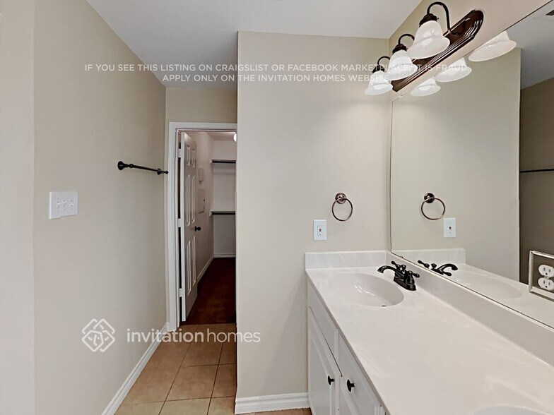 Building Photo - 830 Randall Rd