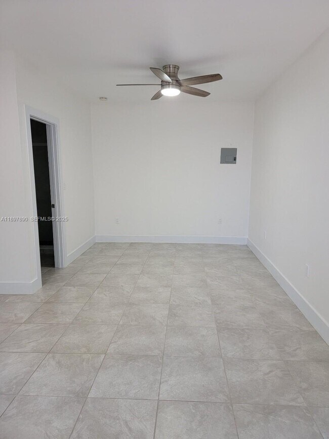 Building Photo - 5162 SW 157th Ct