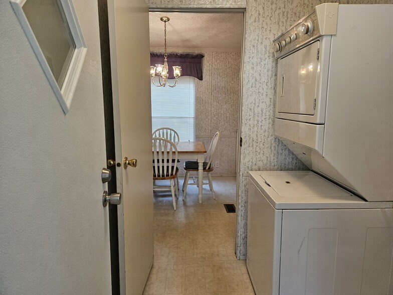 Building Photo - 9380 Seabright Ave