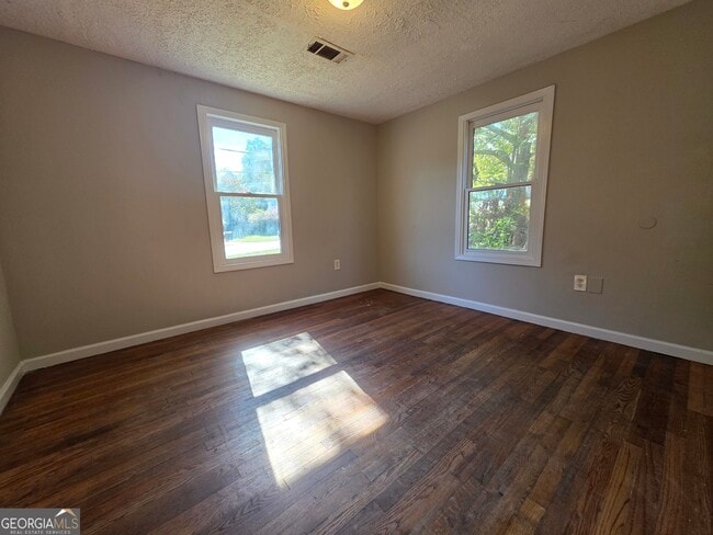 Building Photo - 531 Old Stone Rd