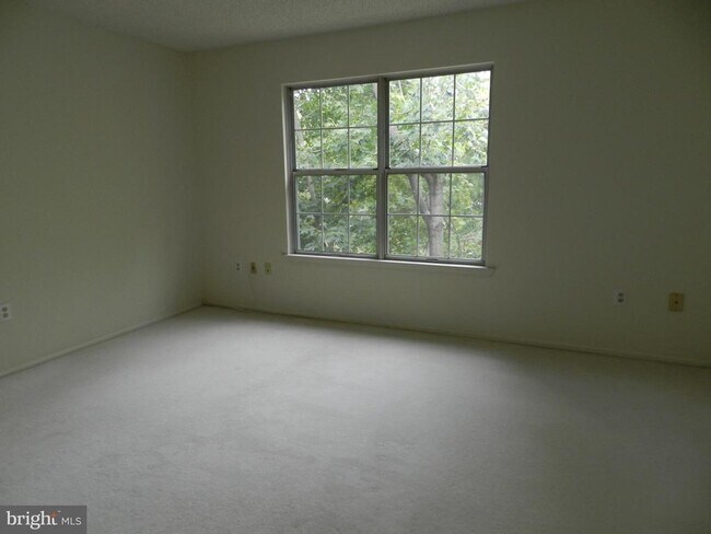 Building Photo - 7731 Inversham Dr