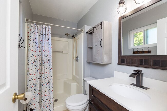 Building Photo - 3 Bed, 2 Bath Single Level Home in Mira Mesa