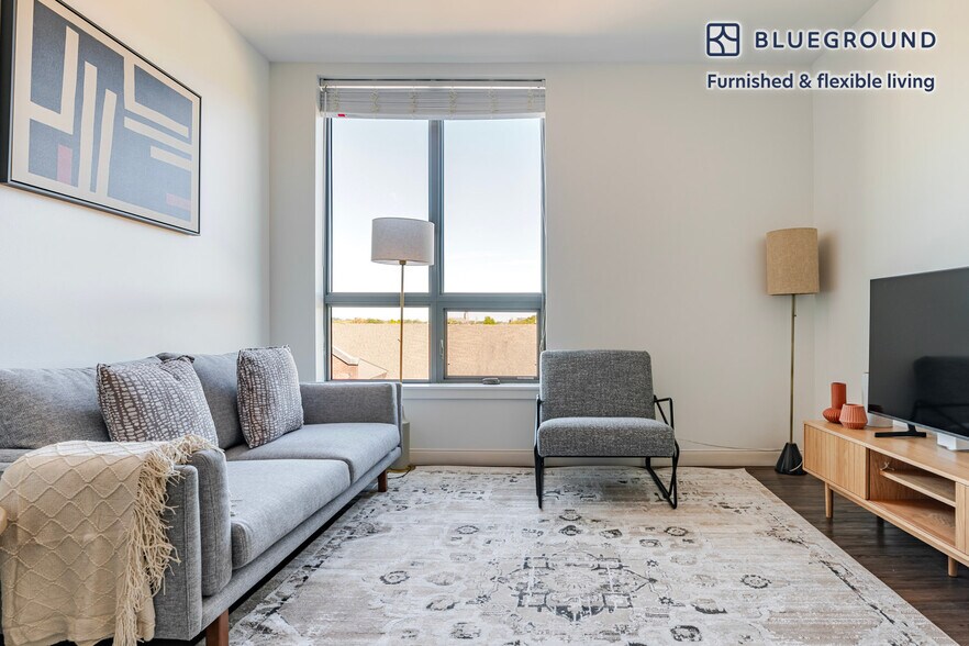 Building Photo - 245 Walnut St