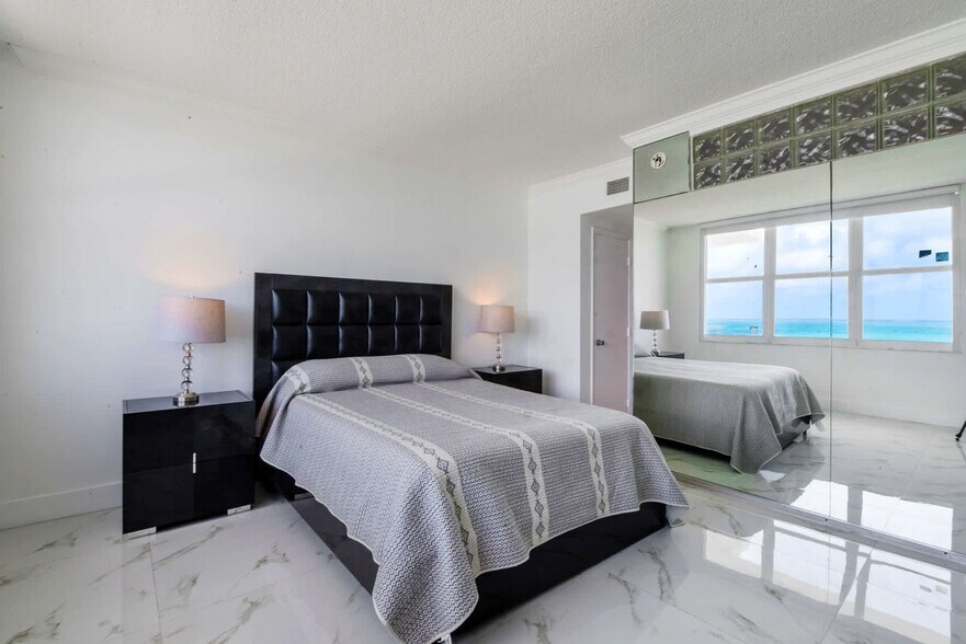 Building Photo - 5599 Collins Ave