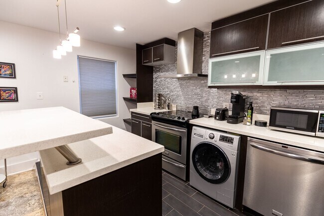 Building Photo - Trendy One Bedroom in Trinidad!