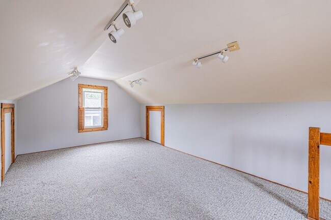 Building Photo - 54 Seminole Way