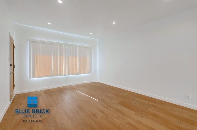 Building Photo - 5320 Corteen-18