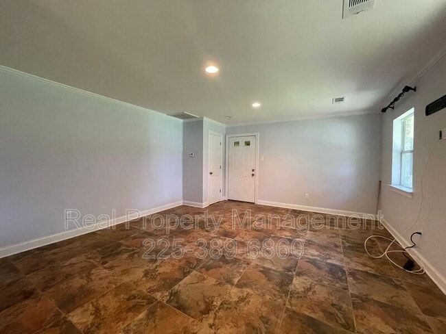 Building Photo - 5293 Chenango Dr