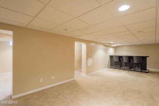 Building Photo - 3017 Atwood Terrace