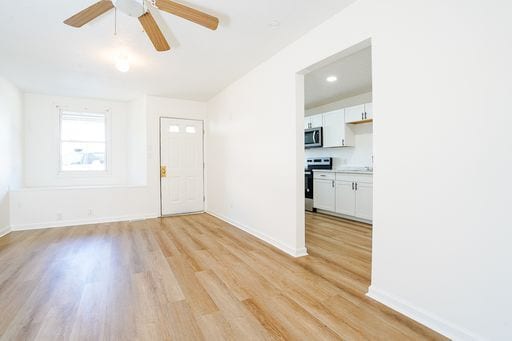 Building Photo - Charming Renovated 1-Bedroom Apartment in Madison Heights!