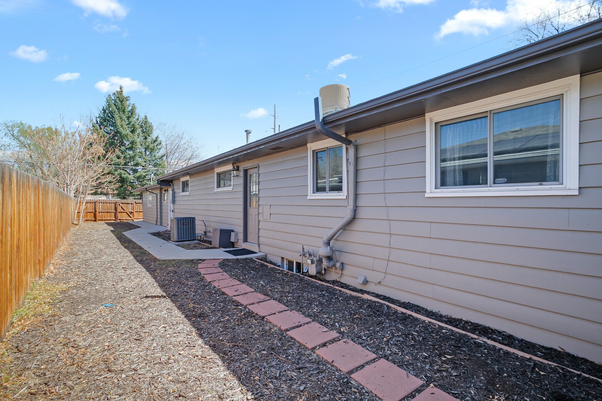 Building Photo - 2300 Lima St