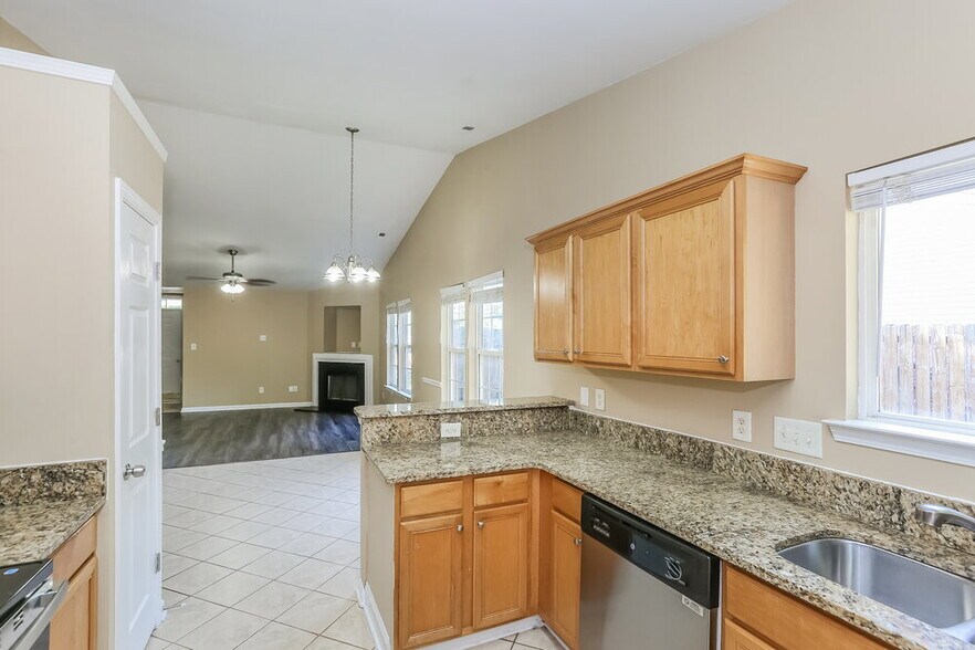 Building Photo - 1563 Hollow Maple Dr