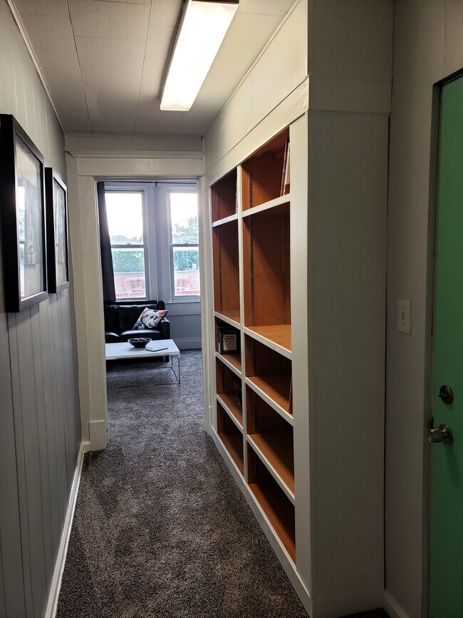 Building Photo - 209 5th St