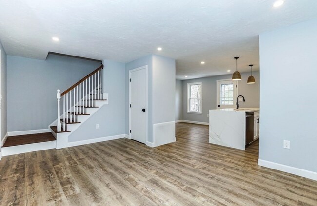 Building Photo - 12 Settlers Ln