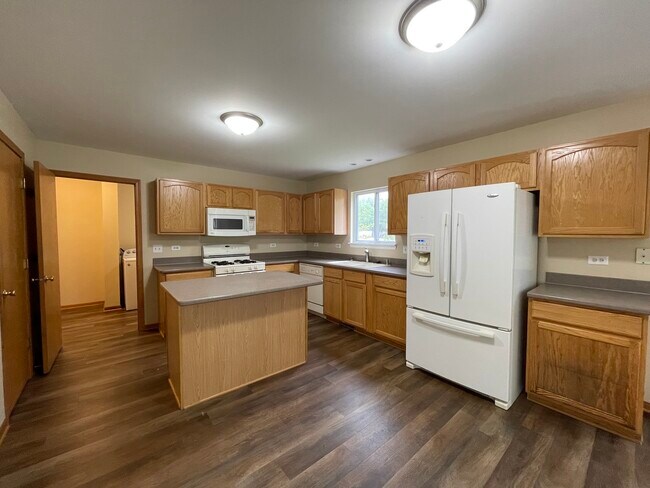 Building Photo - 649 Linda Ct