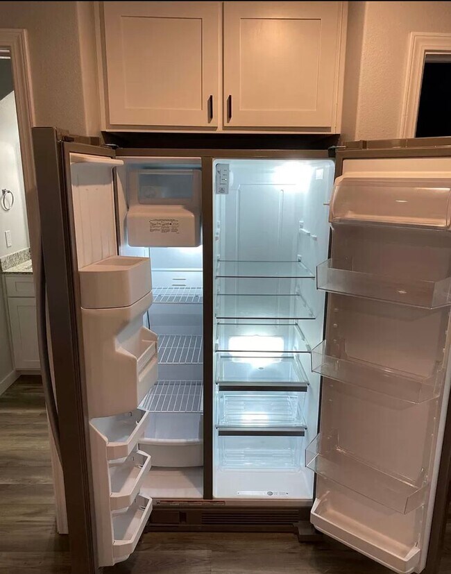 Building Photo - 3BD / 2.5BA Completely Remodeled Townhome W/ Garage, Minutes From UofA Campus