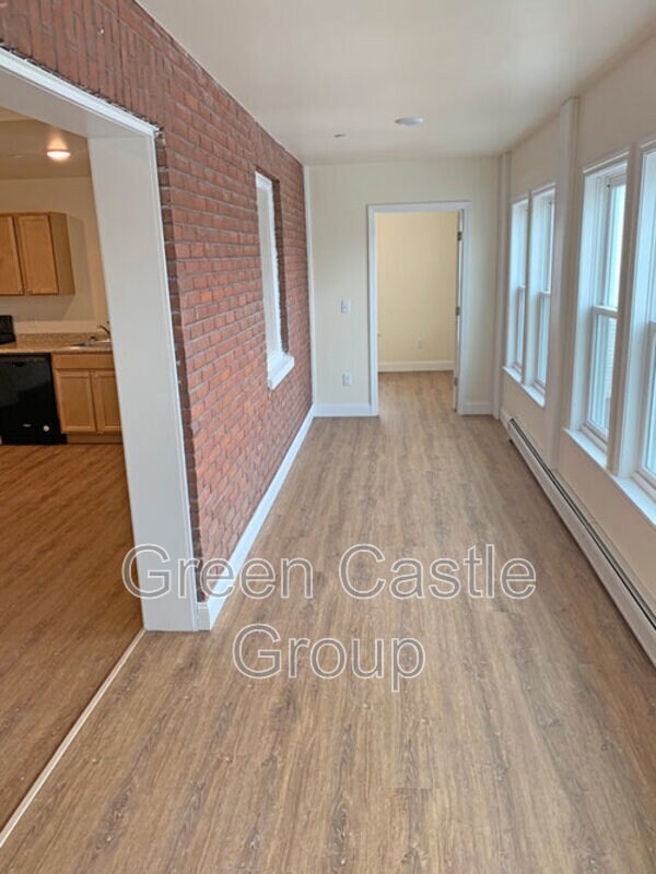 Building Photo - 323 Pearl St