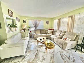 Building Photo - 166 Sheffield G