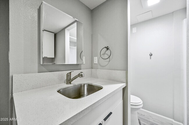 Building Photo - 3025 N 32nd St