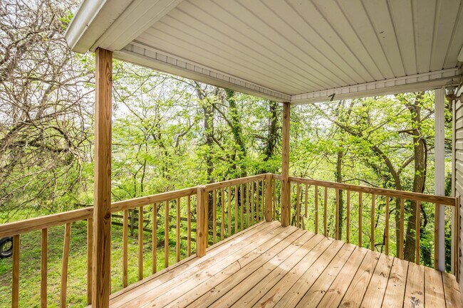 Building Photo - AVAILABLE AUGUST 1ST! DON'T MISS THIS BEAUTIFUL 2-BEDROOM HOME IN CLAIRTON!
