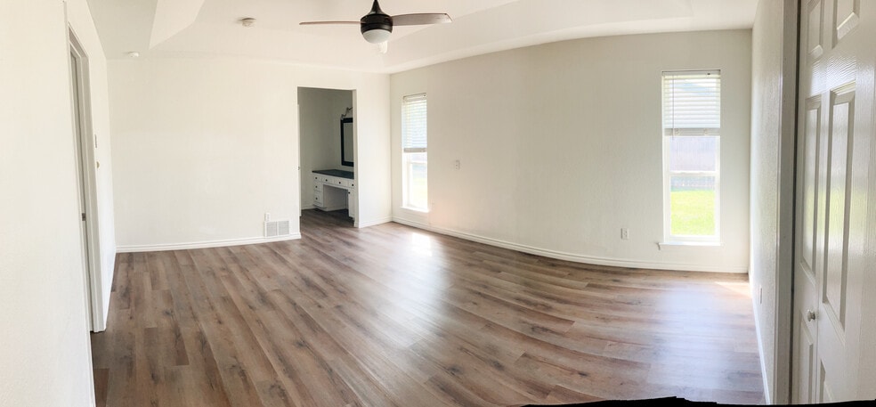 Mater Bedroom - 6403 Espana Dr