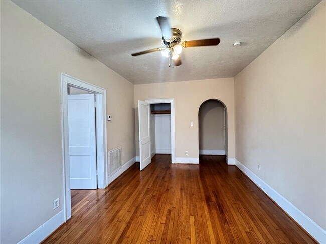 Building Photo - 3902 Dallas St
