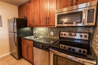 Building Photo - 7685 Northcross Dr