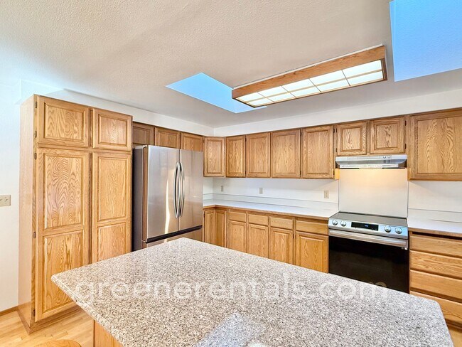 Building Photo - Cozy Meets Convenient in This Lacey Charme...