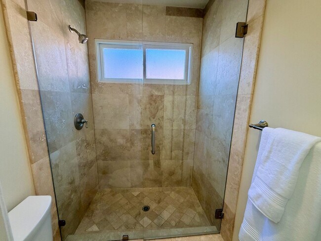 Building Photo - For Rent Available Now - Furnished House 3+BR 2.5Ba in Del Mar, charming furnished home in the hi...