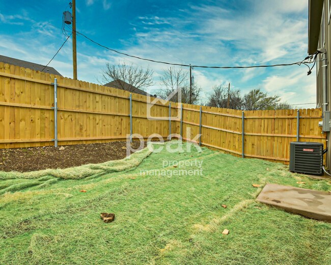 Building Photo - $1599! 3Bed/2.5Bath Fort Worth Duplex Ready for move in Now!