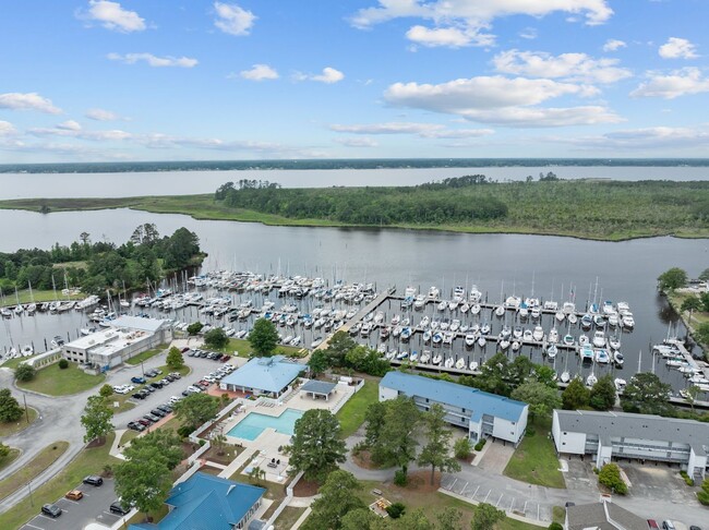 Building Photo - Water View Gem 2x2 Spacious Condo Fairfiel...