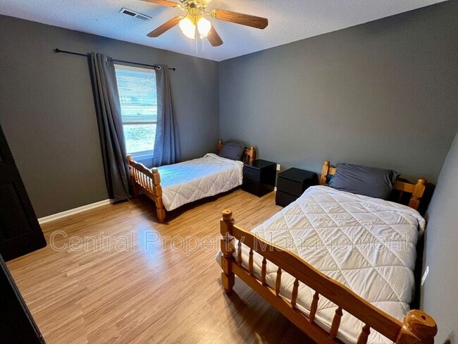 Building Photo - 102 Stoneledge Dr