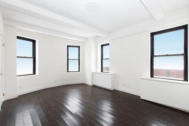 Building Photo - 230 Riverside Dr