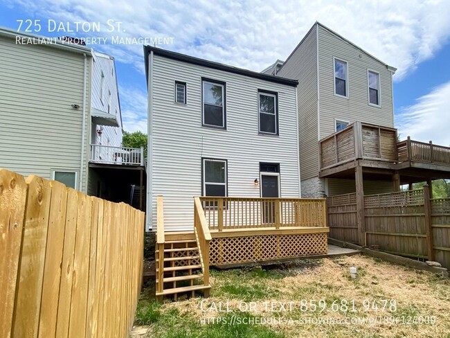 Building Photo - 725 Dalton St