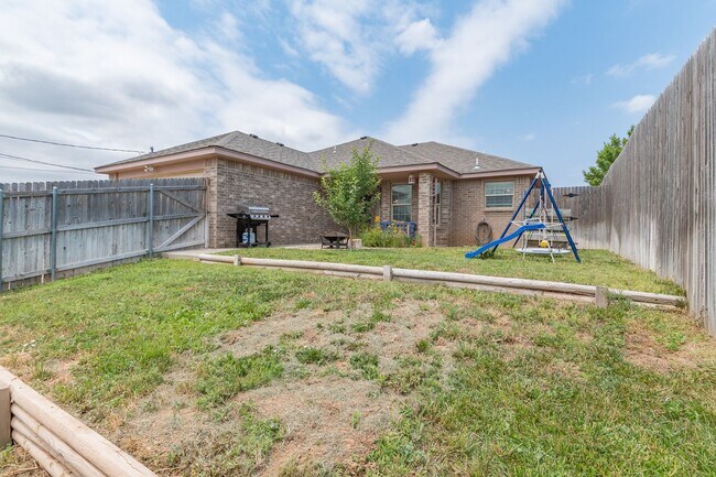 Building Photo - 3/2 in Tradewinds