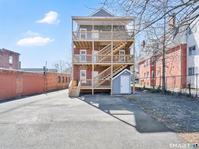 Building Photo - 144 Madison St