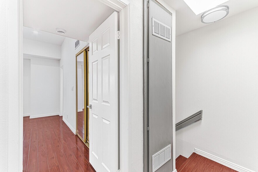 Building Photo - 402 California St