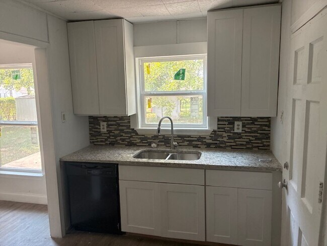 Building Photo - 1107 Pecan Ave