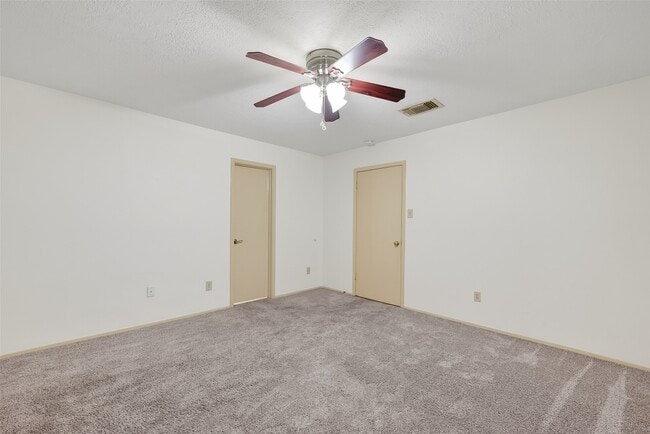 Building Photo - 21623 Crescent Heights St